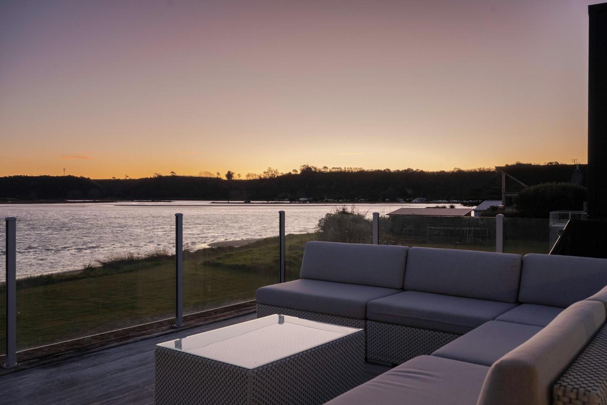 Pukehina Estuary Sunset Views Holiday Home المظهر الخارجي الصورة