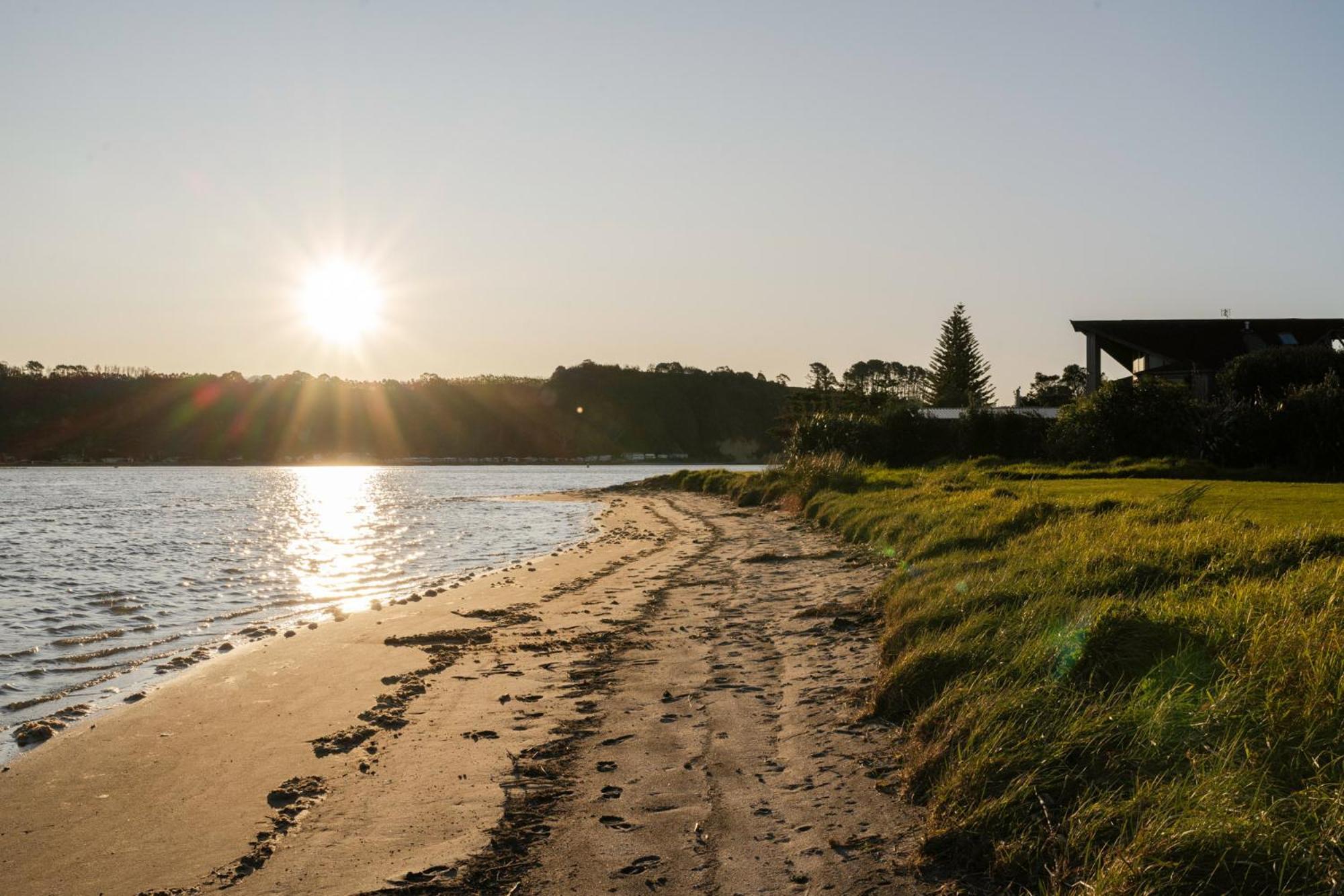 Pukehina Estuary Sunset Views Holiday Home المظهر الخارجي الصورة