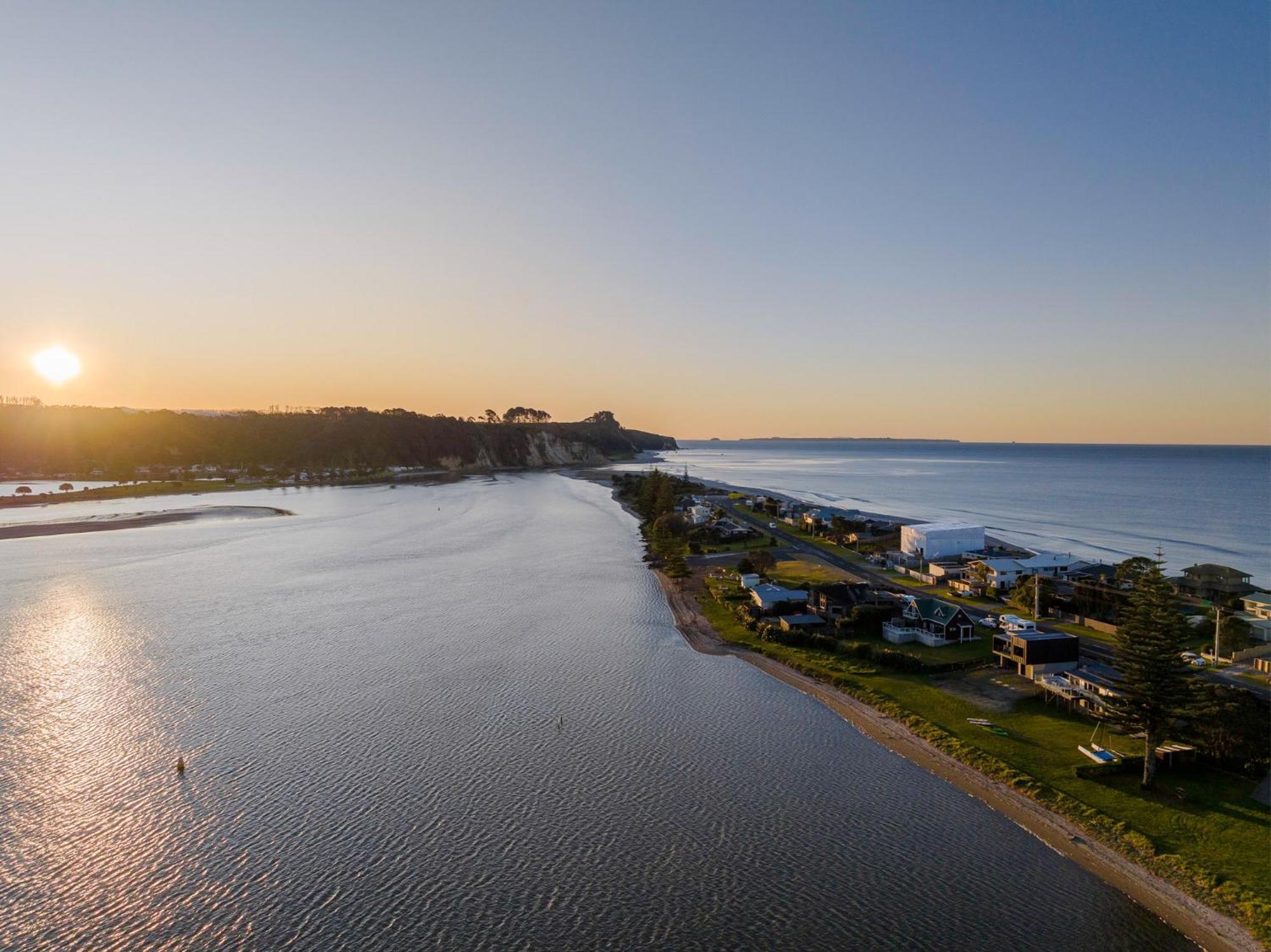 Pukehina Estuary Sunset Views Holiday Home المظهر الخارجي الصورة